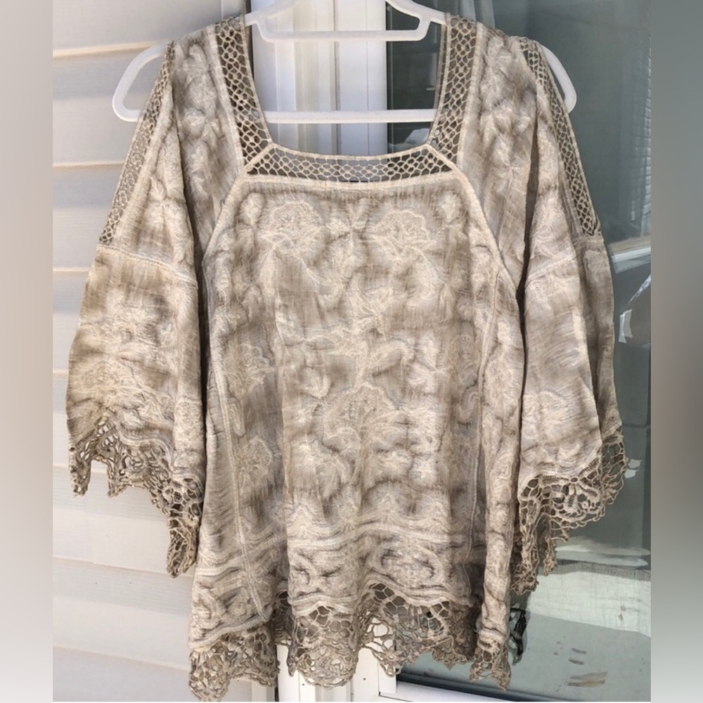 NWOT! - DEMOCRACY 100% Cotton Square Neck Cold Shoulder Tunic Top
